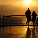 Cruzeiros-de-Luxo-Vale-a-Pena-o-Investimento-msc-costa-maestria-viagens-por-do-sol