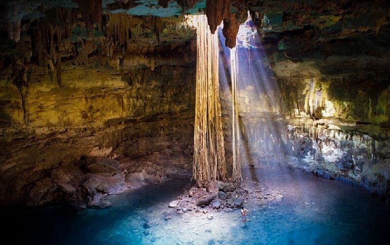 Mergulho em Cenotes no México