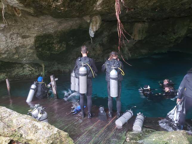 Mergulho em Cenotes no México