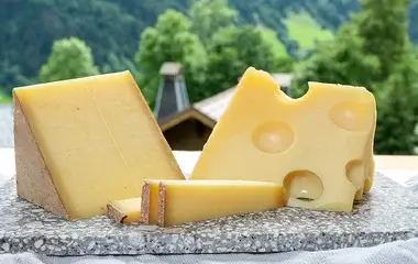 Queijos Artesanais Suíços e Chalés Alpinos